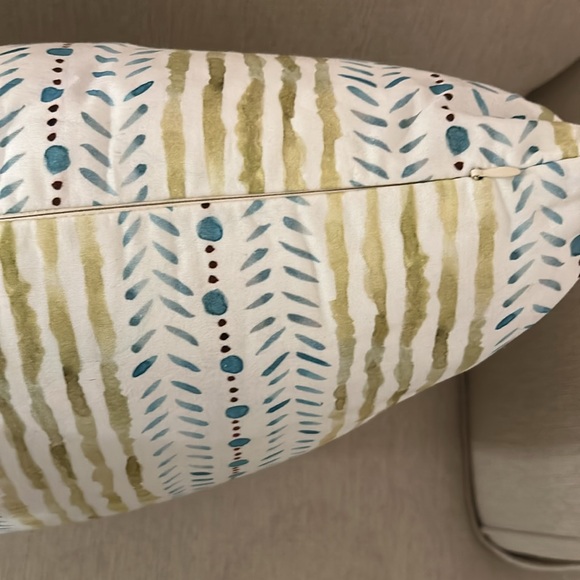 Pillow case 22 x 22 - Picture 3 of 3